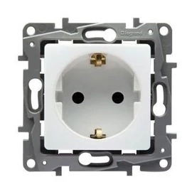 Niloé fehér 2P+f csatlakozó aljzat Legrand 764539