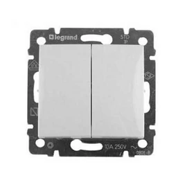 Valena fehér 106+6 nyomógomb Legrand 774218
